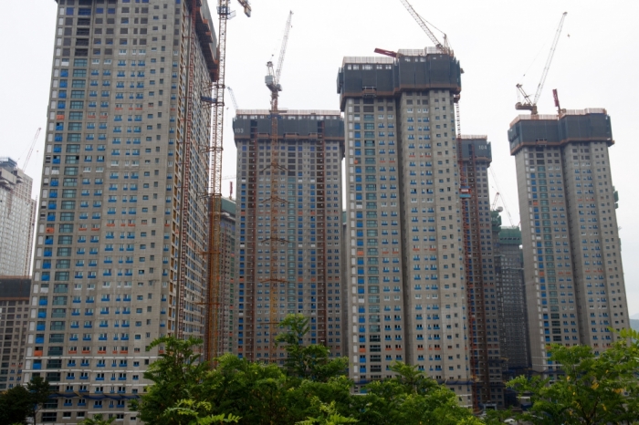 건설업계, 부동산규제·해외 수주 부진 이중고에 ‘곳간 잠그기’ 돌입