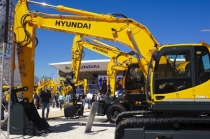 기계산업, 글로벌 호조에 실적↑…두산·현대, 굴삭기, 로더 등 앞세워 中시장 공략