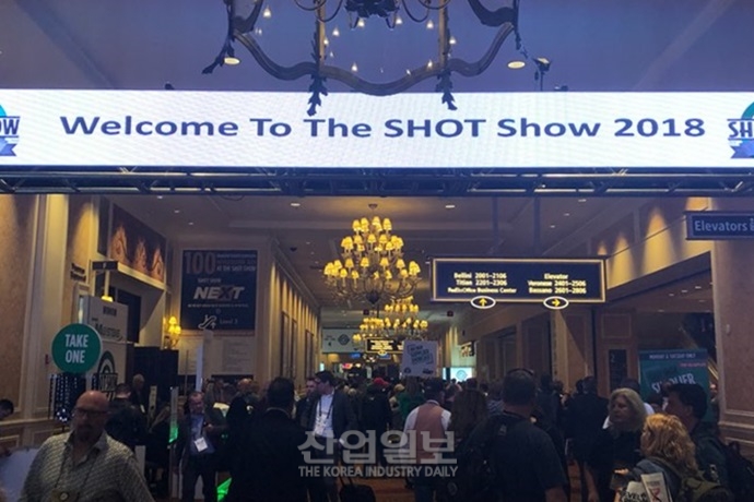 [포토뉴스] ‘2018 SHOT SHOW’…각종 화기류 ‘한 자리에’