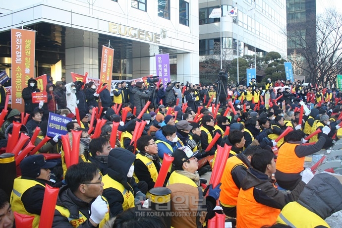 [동영상뉴스] 유진기업, 산업용재유통 시장 진출 두고 소상공인과 ‘기싸움’