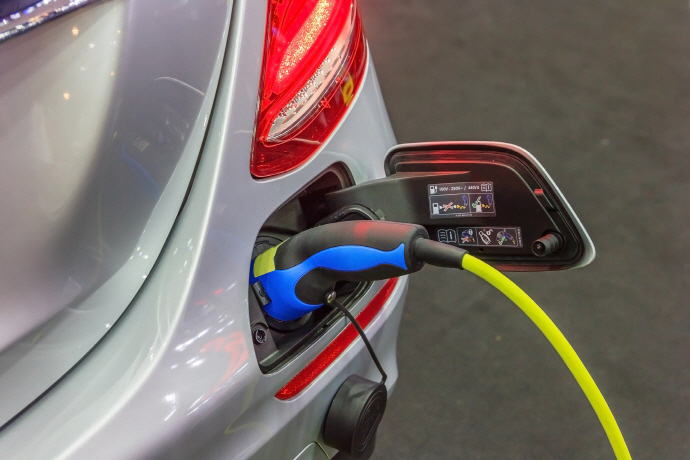 친환경 전기자동차, ‘인프라 부족’과 ‘배터리 성능’ 지적