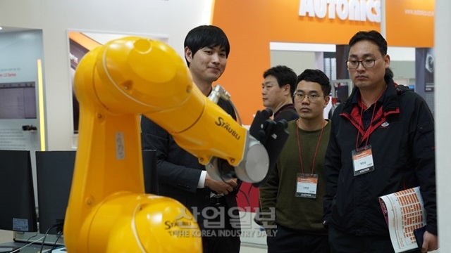 [오토메이션월드 2018] 4차 산업혁명, 인간을 돕는 협업로봇