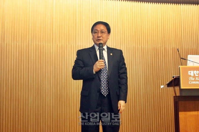 과기정통부 유영민 장관 “5G 통신망 경매는 정부가 방법 제시한 것 뿐”