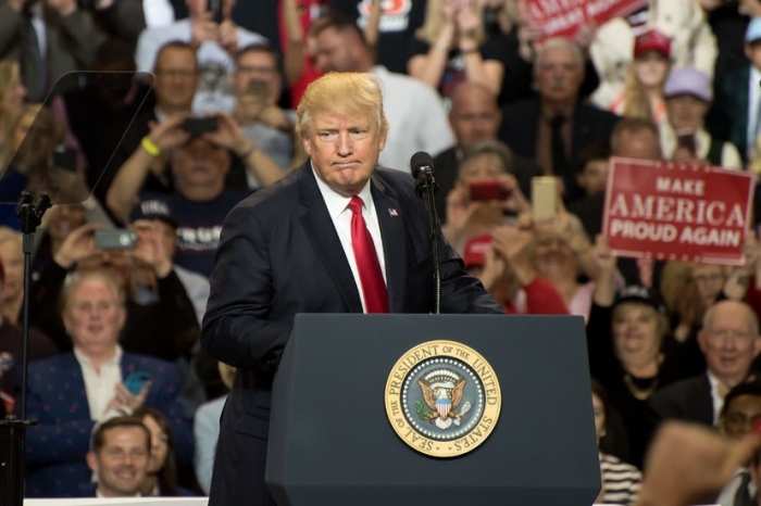 도널드 트럼프, “美 자동차 업체 자국 생산 늘여라” 요구