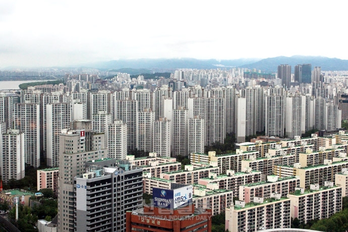 [사진으로 보는 산업뉴스] 향후 국내 건설업, 부동산 규제 강화 등으로 ‘흐림’ 전망