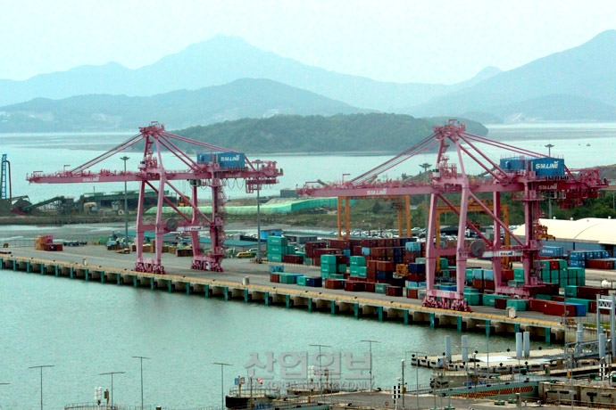 [사진으로 보는 산업뉴스] 반도체 호조 속 5월 무역수지 흑자 유지