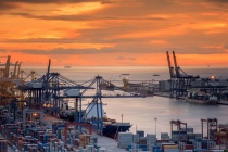 불안한 내수경제 극복하기 위해선 수출 시장 살려야