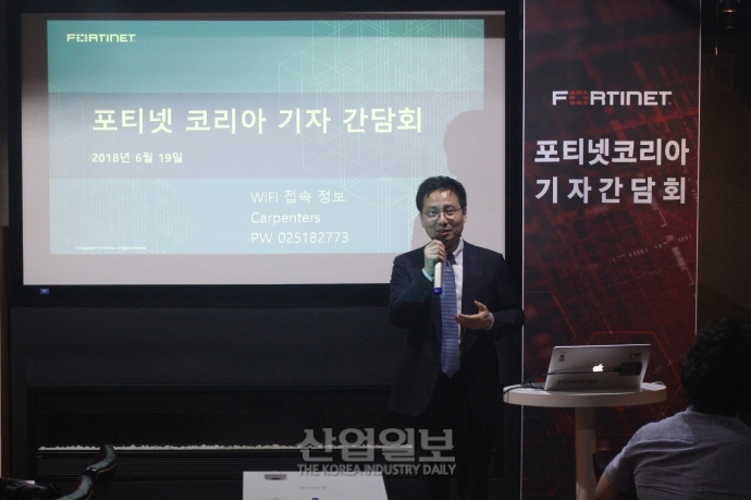 시큐리티 트랜스포메이션 기술로 업계 1위 가린다