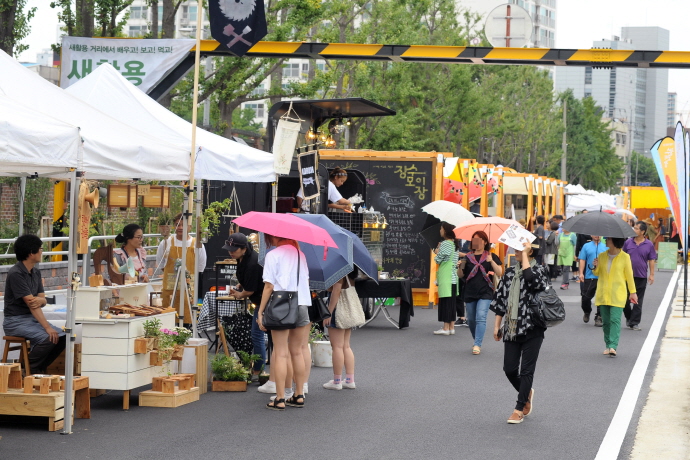 [쓰레기 대란 ③] 런웨이를 걷는 쓰레기, '가치를 입다'