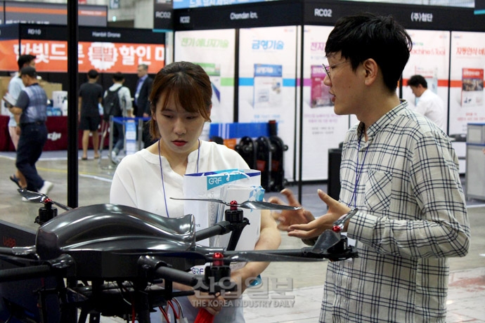 [포토뉴스] 드론 시장의 기술과 트렌드 로보유니버스에 ‘확인’하세요