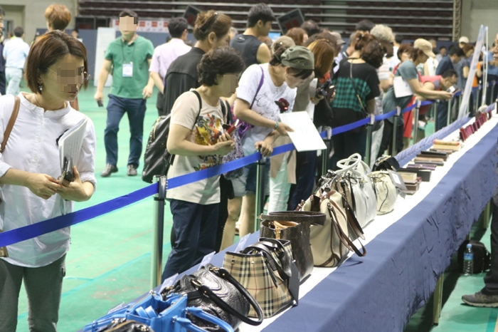 체납자 압류 물품 1천만 원 명품시계, 명품가방 등 매각