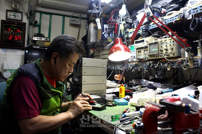 [사진으로 보는 산업뉴스] 대한민국 제조산업의 산증인, 세운상가 ‘기술 장인’