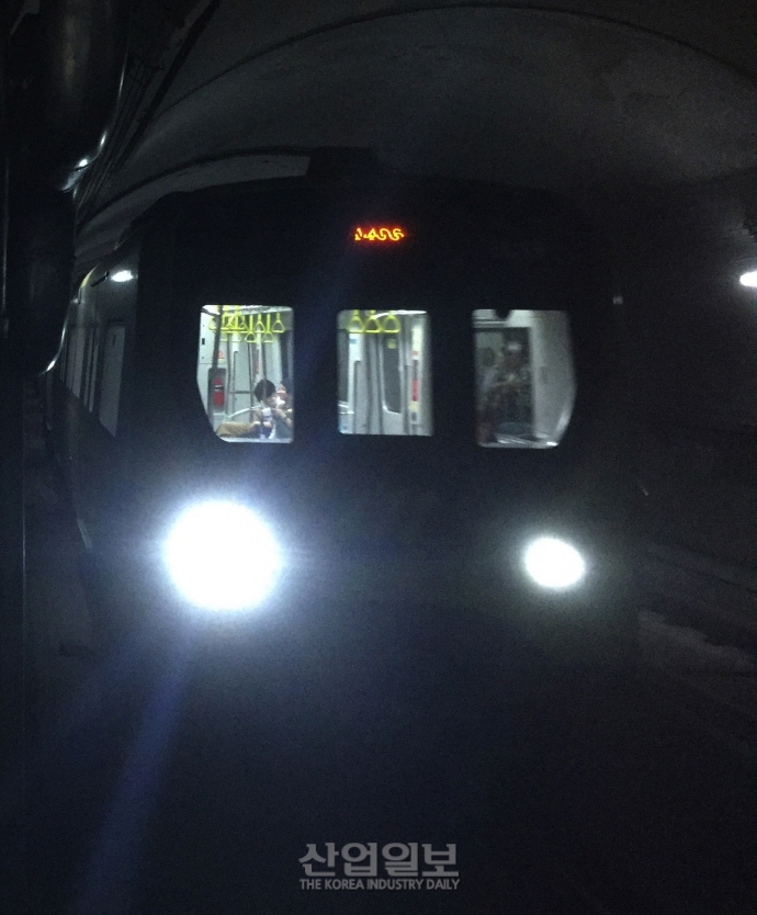 [지금은 무인시대-무인경전철 上편] 요즘은 ‘없는 게 트렌드’야!