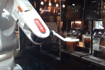 [동영상뉴스][지금은 무인시대-무인카페 下편] 무더운 여름, ‘바리스타 로봇’을 만나세요~