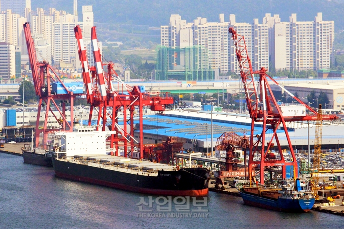 [사진으로 보는 산업뉴스] 6월 수출, 반도체 분야 최대 실적 경신하며 512억 달러 기록