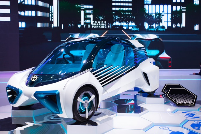 전기차와 수소전기차, 친환경차의 양 날개로 서고 싶지만...