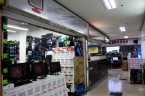 “컴퓨터가 없어서 못 팔 정도였는데...”, 인적 드문 창고형 상가로 변한 용산전자상가