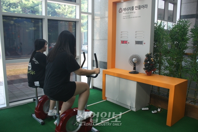 [포토뉴스] 으쌰으쌰~전기야 만들어져라