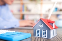 국내 부동산 시장, 하향 안정화 추세 보여…주택 거래량 크게 위축