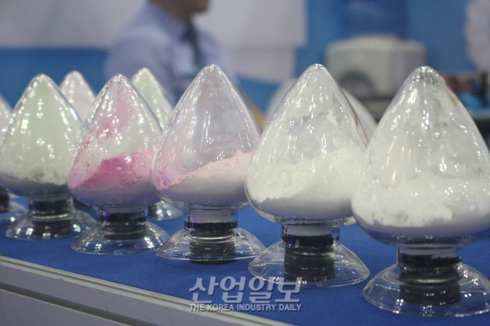 [포토뉴스] 햇빛을 받으니 색깔이 변하네?