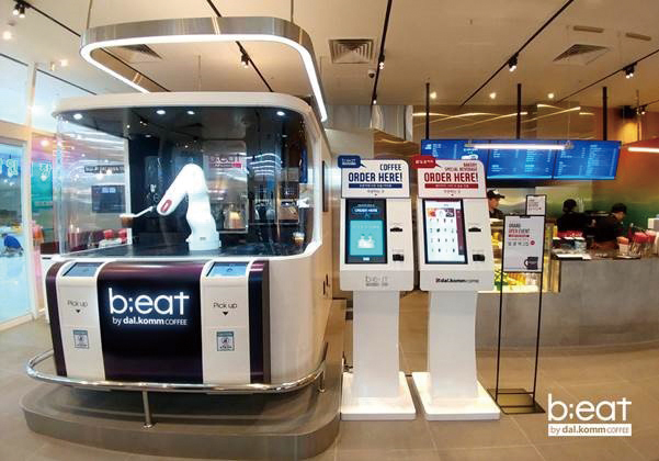 [Unmanned SystemⅢ]지금은 무인시대 - 무인카페 下편-무더운 여름, ‘바리스타 로봇’을 만나세요~