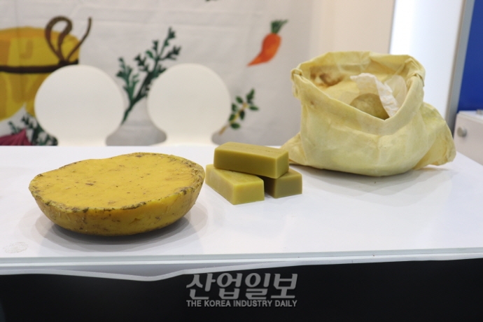 [포토뉴스] 이제 일회용 포장지 대신, ‘밀랍 포장지’를