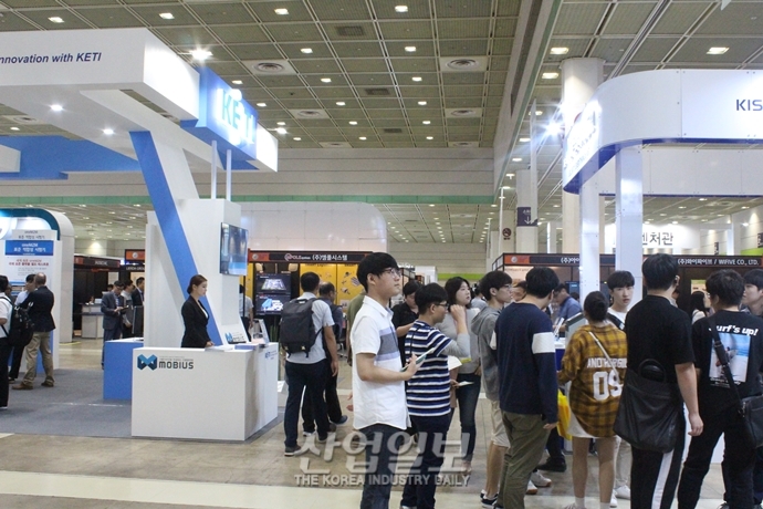 [포토뉴스] 2018 사물인터넷 전시회, 사물인터넷의 미래를 조명하다