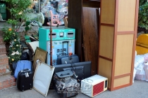 [사진으로 보는 산업뉴스] 폐기물 속 방치된 IoT 기반 ‘종이팩 수거함’