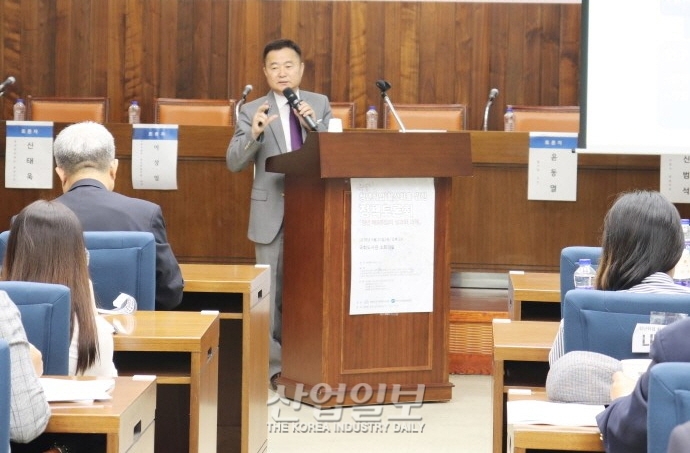 ‘청년 해외취업’, 정부 중심 아닌 ‘수요자 중심’으로