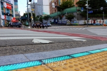 [사진으로 보는 산업뉴스] 바닥에도 신호등이?