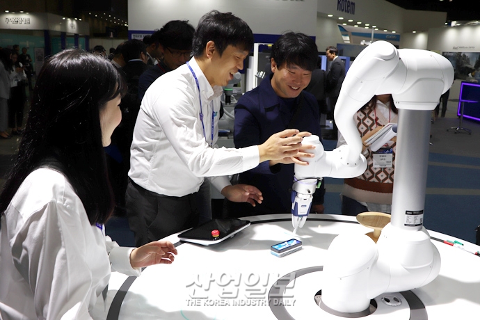 [포토뉴스] 첨단 로봇 기술이 한 자리에! 2018 로보월드