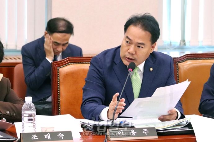 [포토뉴스] 이용주 의원 “태양광 발전 특혜 관련, 정부가 나서 오해 풀어야”