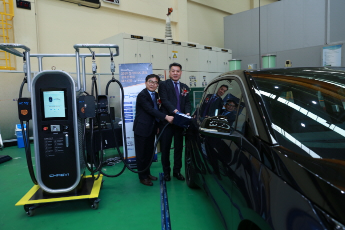 세계는 지금 전기차 급속충전 시장 선점 위한 표준화 전쟁