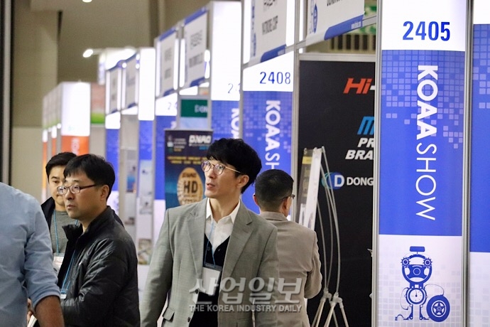 [포토뉴스] 세계 각국 자동차 부품이 한 자리에! ‘2018 한국자동차산업전시회’