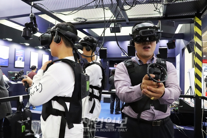 [포토뉴스] 국내외 전자·IT 산업 최신 제품·기술 총집합