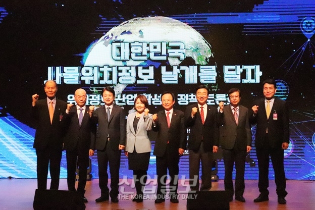 국내 위치정보 산업, ‘안전’과 ‘활성화’ 두 마리 토끼 잡을까