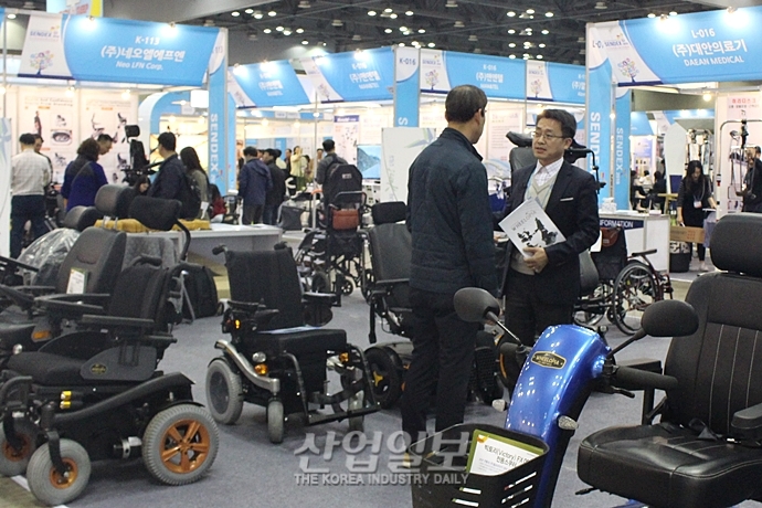 [포토뉴스] 'SENDEX 2018' 고령자 친화형 IoT 기술 제품 '눈길'