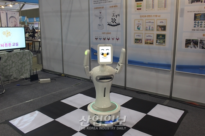 [포토뉴스] 'SENDEX 2018' 고령자 친화형 IoT 기술 제품 '눈길'