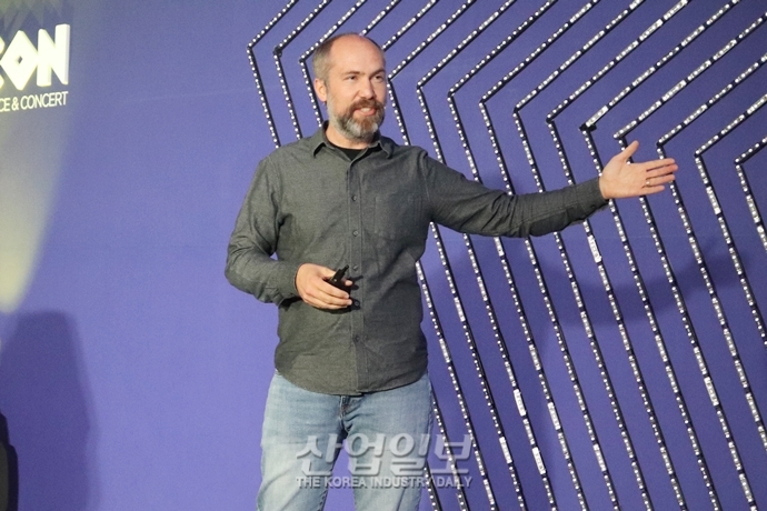 스타트업, “다양한 분야와 협력하는 것이 관건”