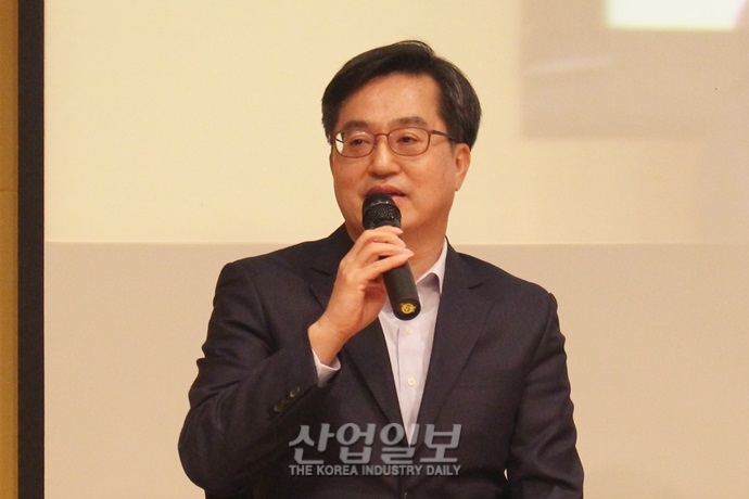 임기 마무리 앞둔 김동연 부총리 ‘공무원 보상체계 개편’ 등 작심발언 쏟아내