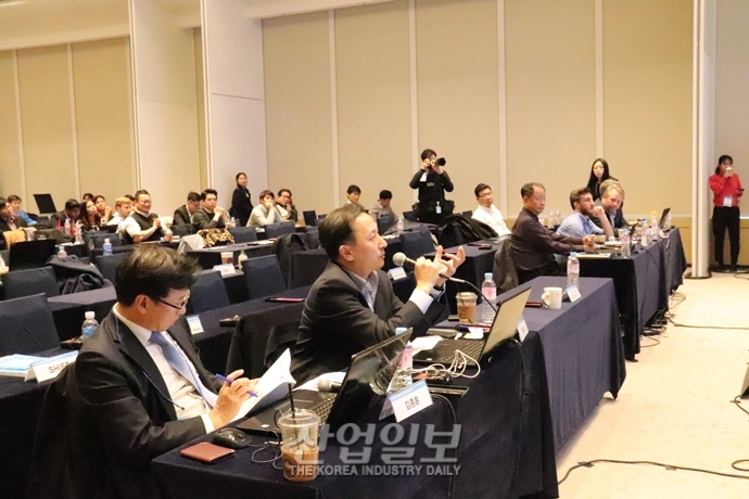 [포토뉴스] “한국에서 시작하고 싶어요” 해외 스타트업들의 열띤 프리젠테이션