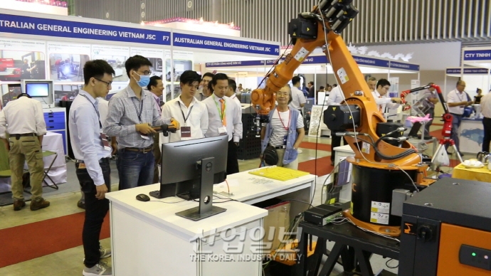 [데스크 칼럼] 한국, 베트남 시장 ‘정조준’