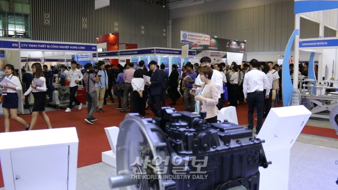 [데스크 칼럼] 한국, 베트남 시장 ‘정조준’