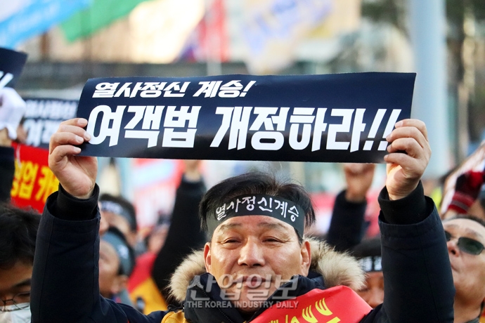 [포토뉴스] ‘카풀 반대’ 외치며 파업에 나선 택시기사들