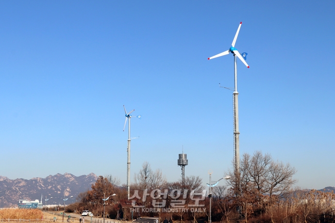 [사진으로 보는 산업뉴스] 규제 완화 통해 풍력발전기 설치 늘린다