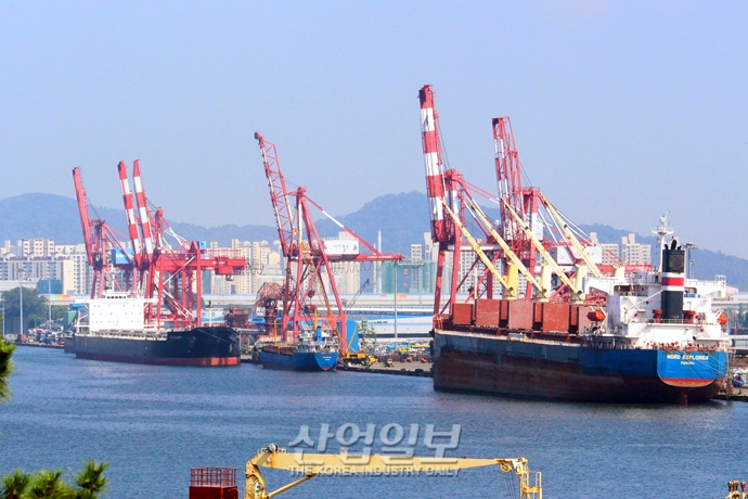 [사진으로 보는 산업뉴스] 70년 만에 연간 수출액 6천억 달러 돌파