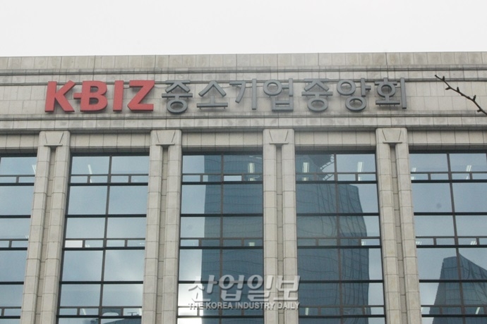 100년 대계 잇는 장수기업, 가업상속공제 요건 완화돼야 가능해져