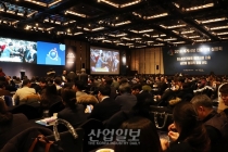 “죽어가는 세계경제 살릴 특효약은 ‘4차 산업혁명’”