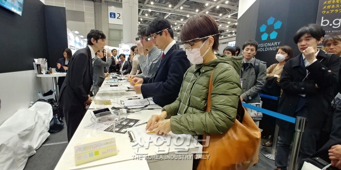 [NEPCON JAPAN 2019] 의자없는 웨어러블 의자, 대세 트렌드는 '웨어러블'