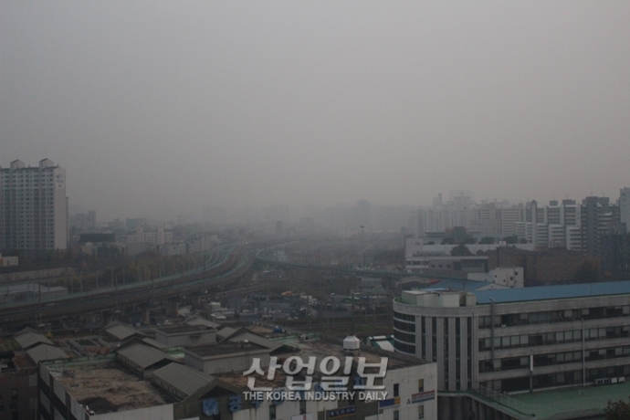미세먼지로 뒤덮인 하늘, 필터 기술의 향상 야기한다